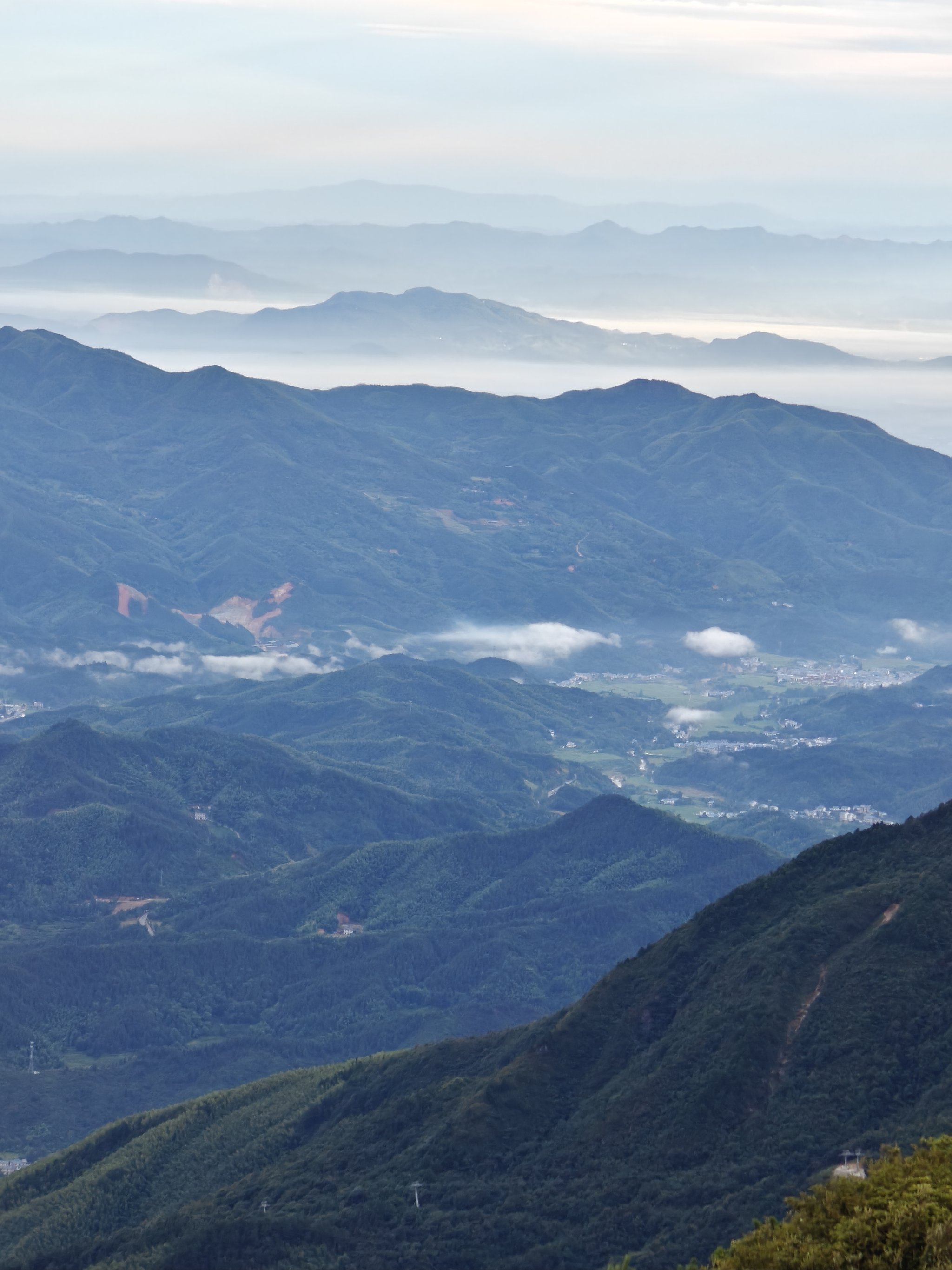 山顶的风景真美啊图片