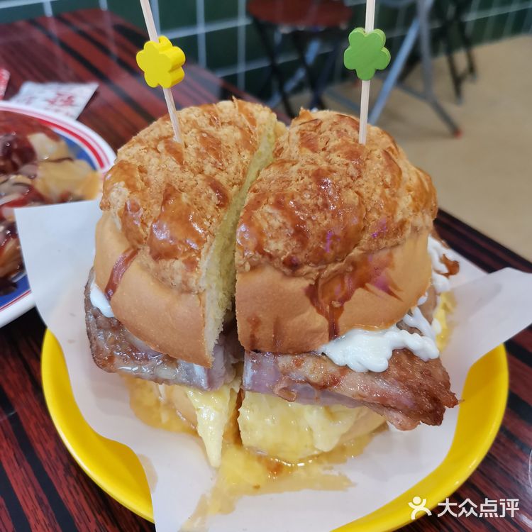 双人下午茶套餐大件抵食，2个女的饱得不行