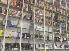 -钟书阁(松江泰晤士小镇店)