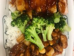 宫保鸡丁拼秘汁鸡排盖饭-和合谷(北新桥店)