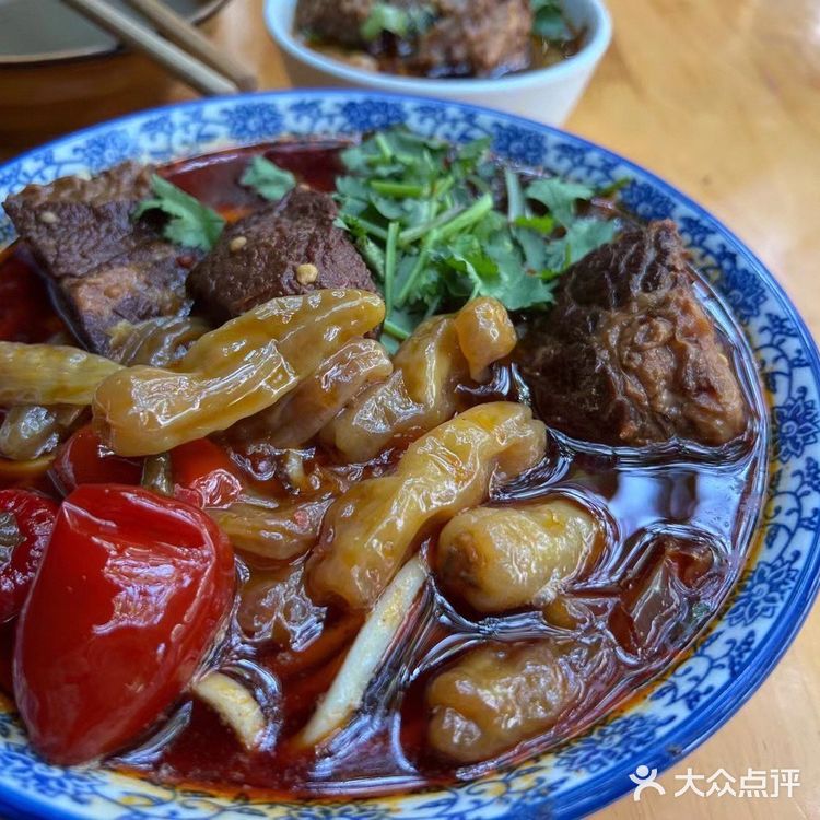 隐藏在舞蹈学院门口的牛肉面