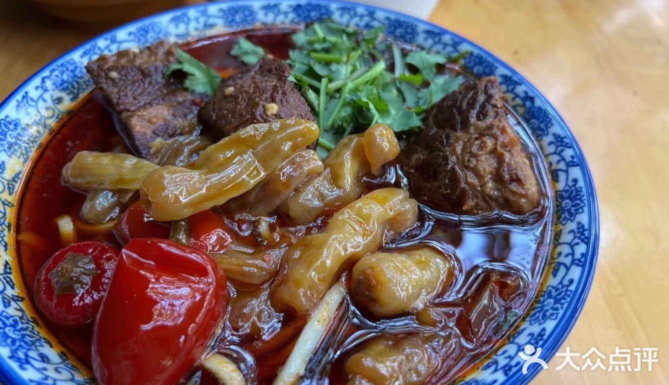 隐藏在舞蹈学院门口的牛肉面