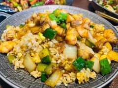 -曼听小寨海鲜烧烤·大连辣炒大王(盖州街店)