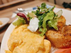 香煎三文鱼配元气欧姆蛋饭-玛格萝妮比萨屋(四平店)