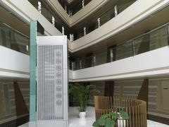 -上海滴水湖皇冠假日酒店