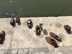 -多瑙河畔鞋履雕塑