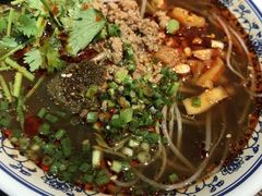 -爆炸头阿姨小四川正宗川味小吃(无任何分店)