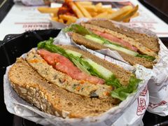 -The Habit Burger Grill 哈比特汉堡(世博店)
