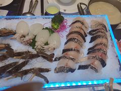 -红鼎豆捞·非遗鲍皇汤火锅(宝丰路店)