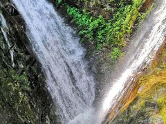 -燕子河大峡谷天坑仙境