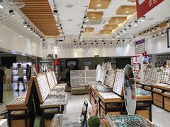 -美式眼镜·授权蔡司.依视路.尼康.豪雅.明月(人民广场店)
