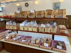 面包甜点陈列柜-红宝石·鲜奶小方·海派西点房(南丹店)