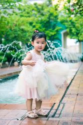 -现代经典婚纱摄影