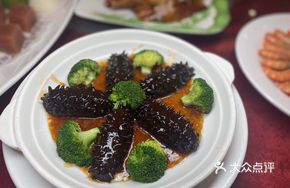 Boston Lobster and Sea Cucumber Stewed Chicken