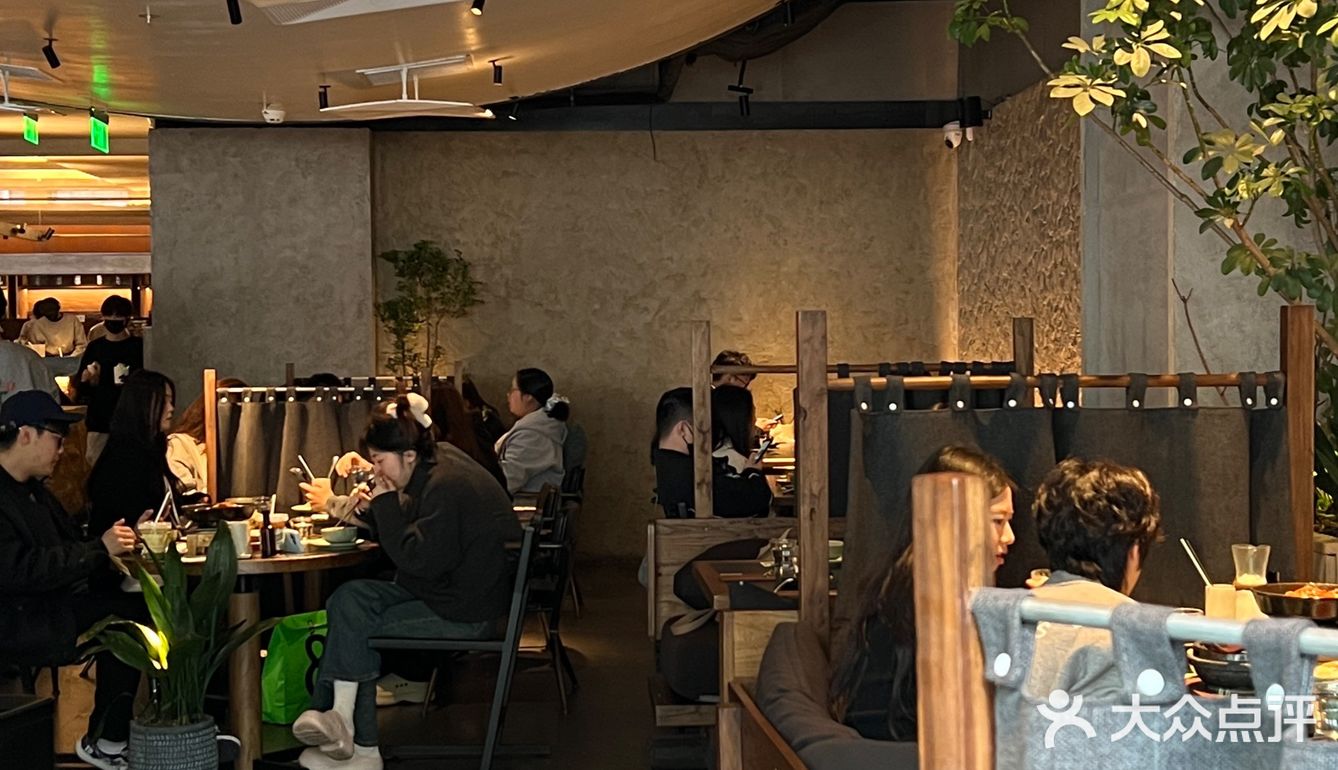 位置就在罗湖区，地铁大剧院站附近