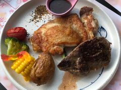 牛板腱配鸡扒-樱花里音乐餐吧·牛扒椰子鸡(东圃店)
