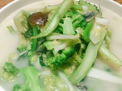 -圣河湾虾饺美食(站前店)