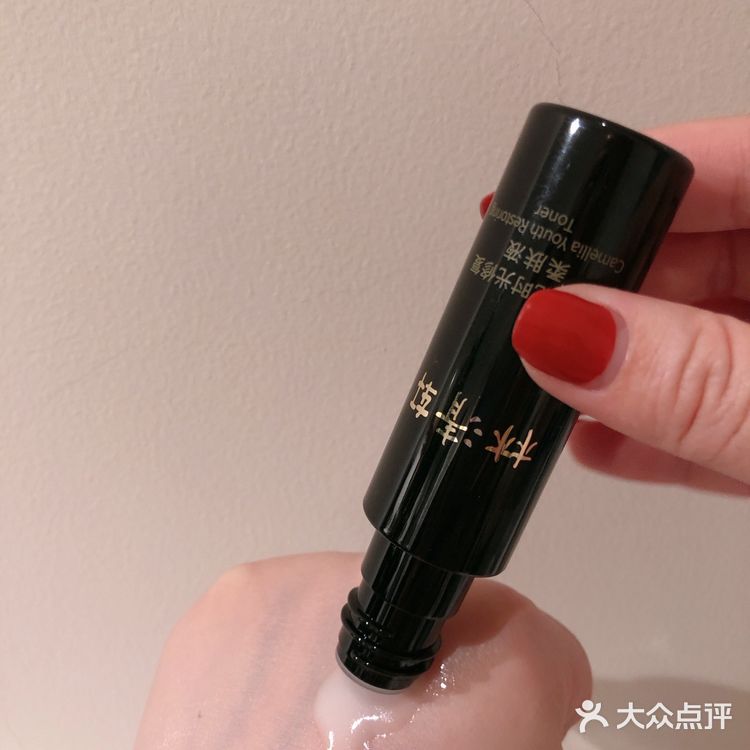 灯光下细看好像有微微的细闪