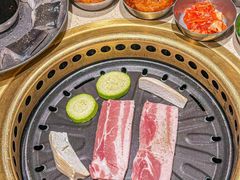 -蚂蚁洞·烤肉大营地(上海静安大悦城店)