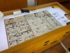 -视野联行眼镜•蔡司•依视路(温江店)