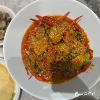 位于闹市区的龙虾店,和朋友逛街来的,搜索了大众点评用
