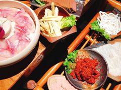 -老牌坊云南鱼豆花火锅(爱建店)