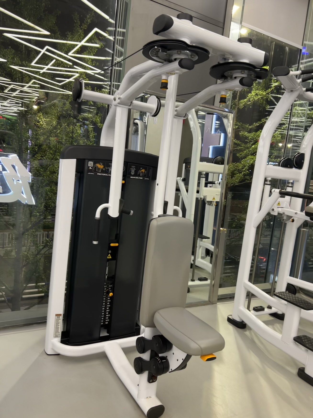 健身房器械 蝴蝶机