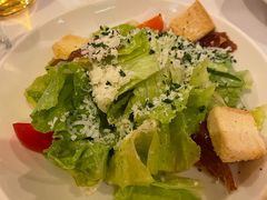 经典凯撒沙拉配香脆火腿-WOLFGANG PUCK KITCHEN & BAR(迪士尼小镇店)
