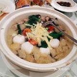 公司年会场装扮的 咋一看还以为婚礼现场