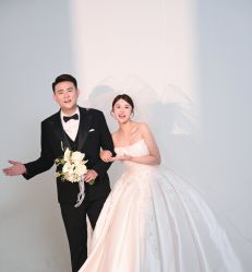 -雪中彩影婚纱摄影·微光艺术中心