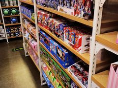 -名创优品(北京新中关购物中心地铁层店)