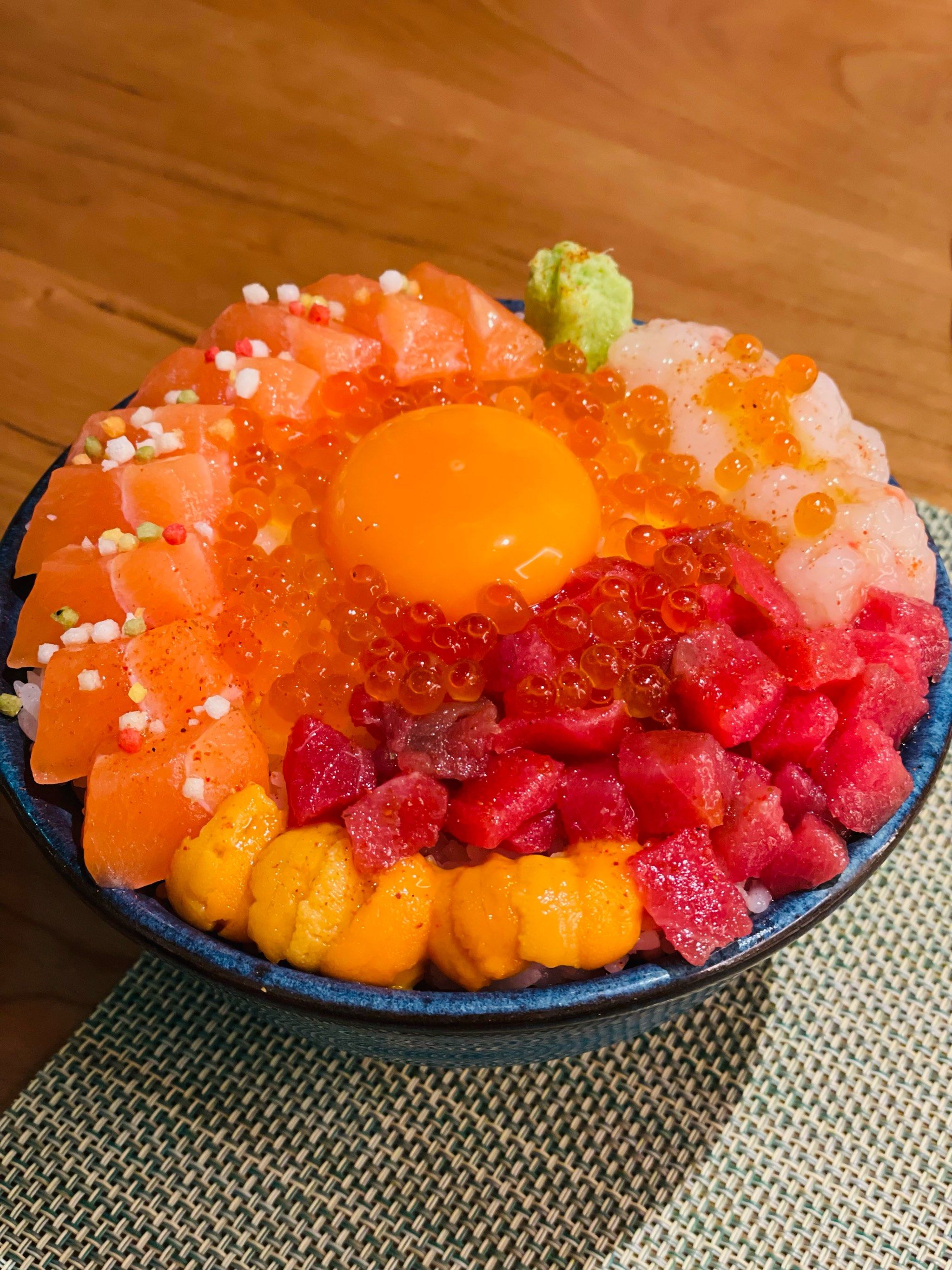 爆浆提灯 & 鸡脚筋烤串
· 可尔必思苏打水

海鲜饭中包括三文