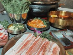 -围炉肉舍丹东海鲜烤肉·烤活鳗(步行街店)