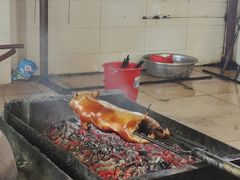 -黄记四更烤乳猪店