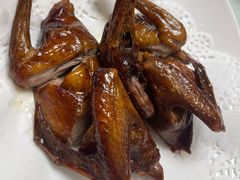 脆皮红烧乳鸽-惠爱餐厅