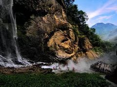 -燕子河大峡谷天坑仙境