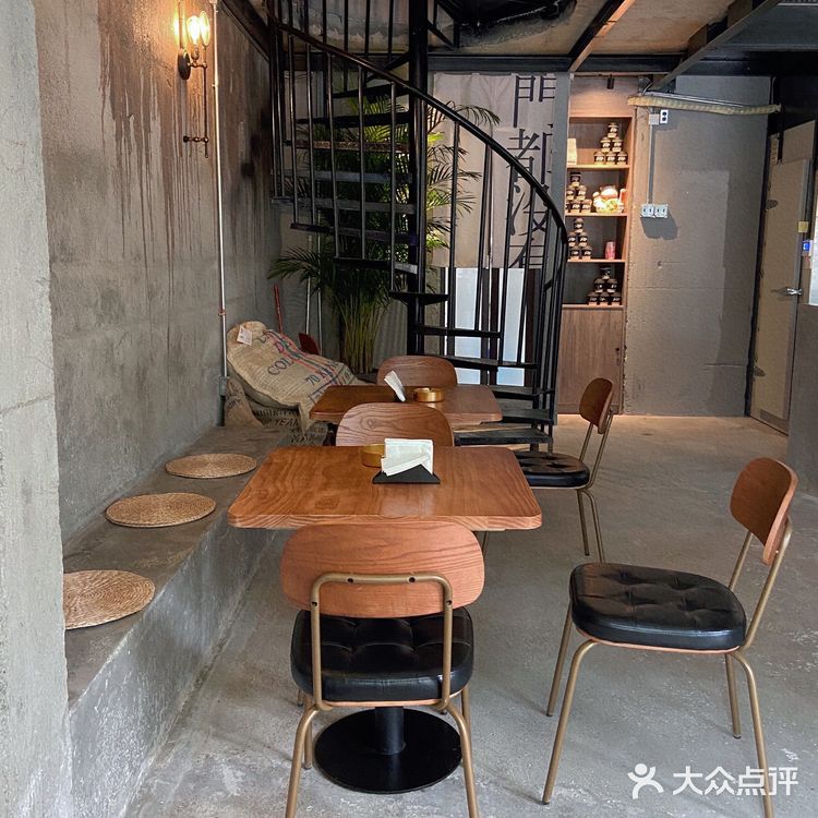 柳州新店｜潮酷工业风FM调频咖啡&精酿