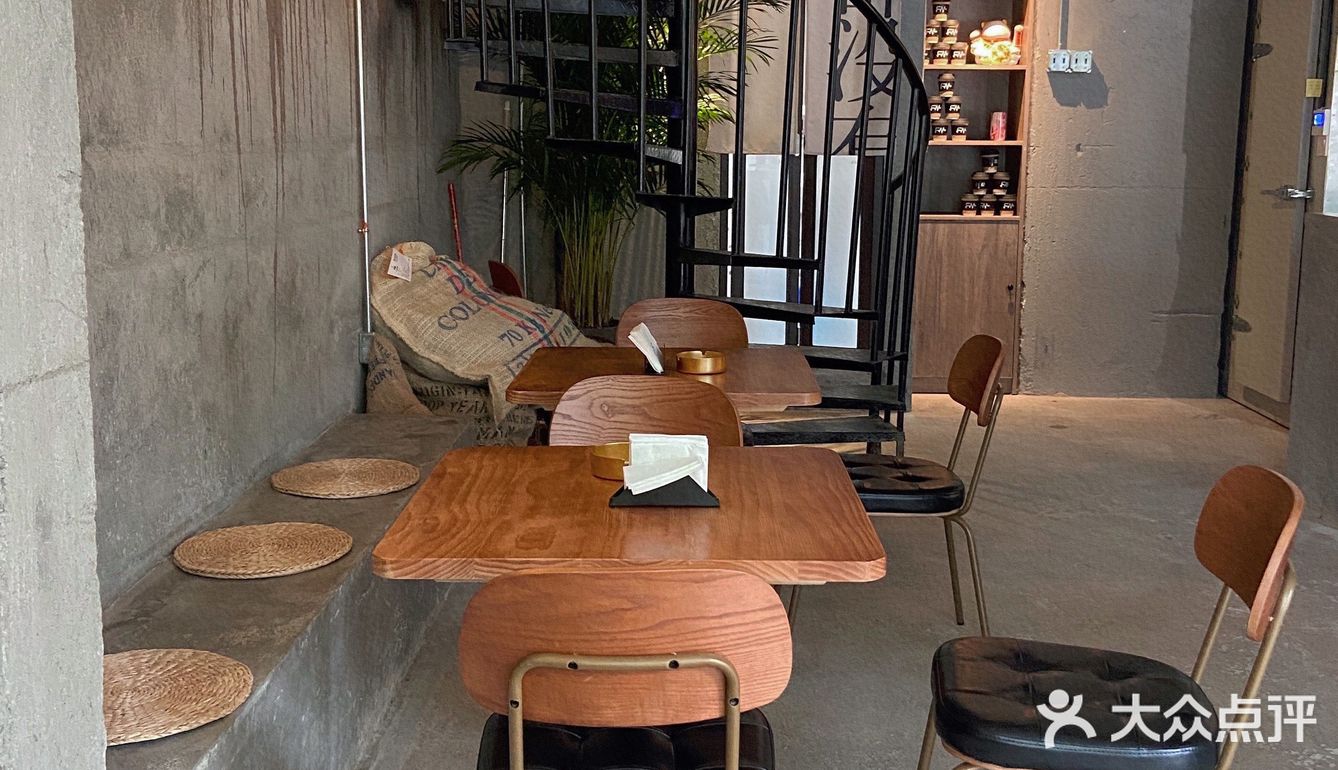 柳州新店｜潮酷工业风FM调频咖啡&精酿