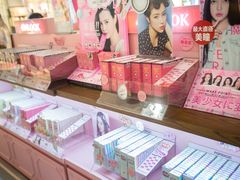 店内环境-4iNLOOK美瞳店(中山公园龙之梦店)