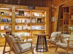 -新华里咖啡书吧(新华书店小寨店)