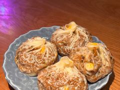 蛋黄芝士纸皮烧麦-鑫震源·苏式大虾生煎(山塘街店)