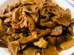 笋干烧肉-天乐农家鱼头王(天目湖店)