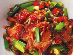 蒜苗炒腊肉-峨嵋小镇·川菜(勒泰中心店)