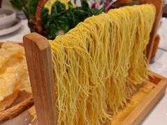 -洪氏嗨捞·广东猪肚鸡·椰子鸡火锅(西咸万象城店)