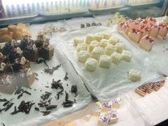 自助蛋糕-小鱼小牛·鱼牛干锅·脆鱼火锅(世欧广场店)