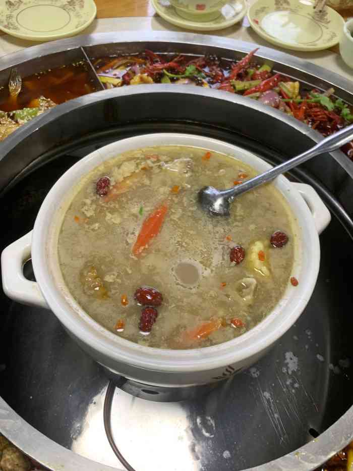 宜希藕王养生汤(杨家坪直港大道店)-"[薄荷]环境:位置还是很好找的