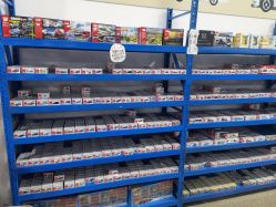 -逝水玩具折扣店