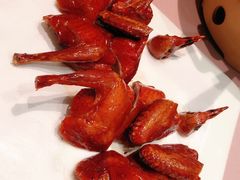 脆皮乳鸽-新荣记(南京西路店)