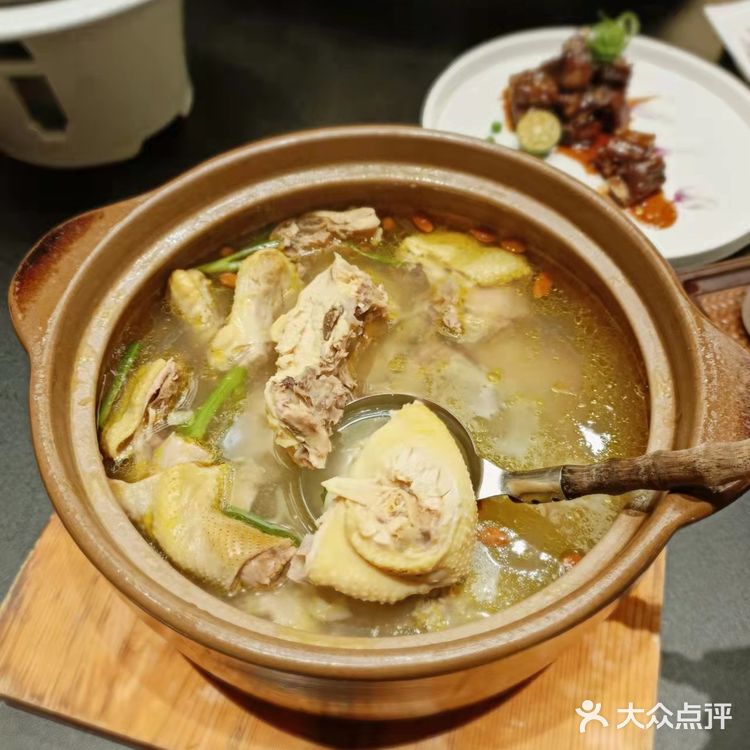 来“香芙茗楼”品尝地道的杭帮菜!