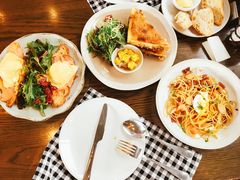 -ROAST coffee & eatery